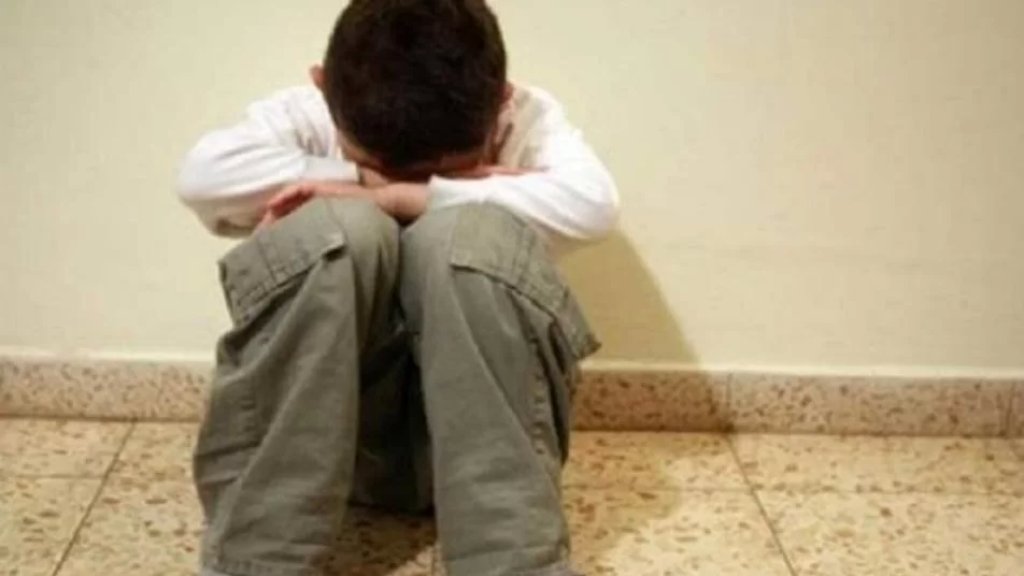 اهالي تول الجنوبية تمكنوا من توقيف قاصر سوري (16 عاما) كان يحاول اغتصاب فتى سوري (12 عاما) قرب بورة للخردة وسلموه الى القوى الامنية