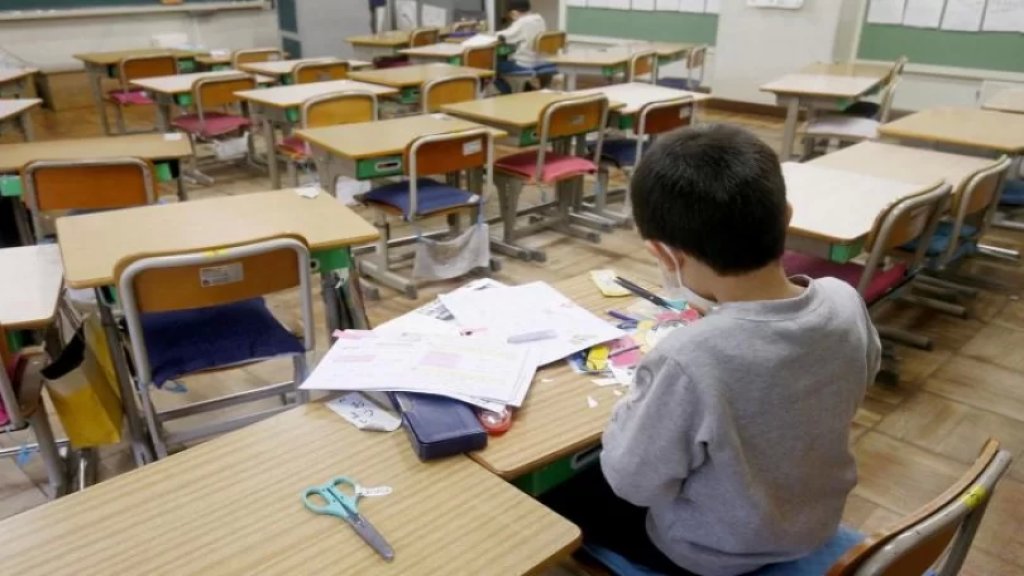 حق التعلم بالدولار.. باعت هدية عرسها لتدفع قسط المدرسة!