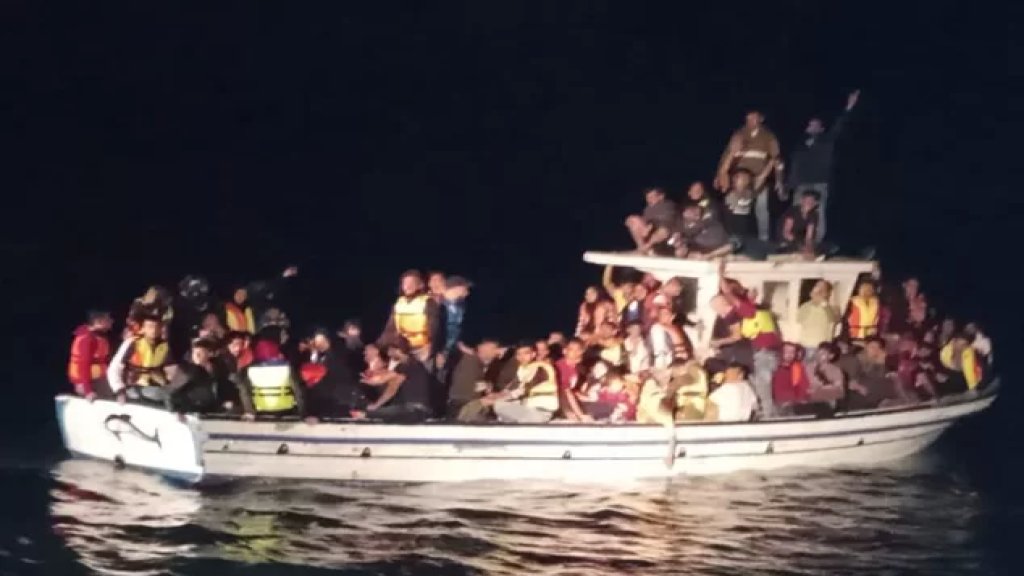 حاولوا الهروب بطريقة غير شرعية عبر البحر... الجيش يوقف أكثر من 50 شخصا!