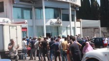 بالصور/ طوابير أمام المخابز تحت أشعة الشمس