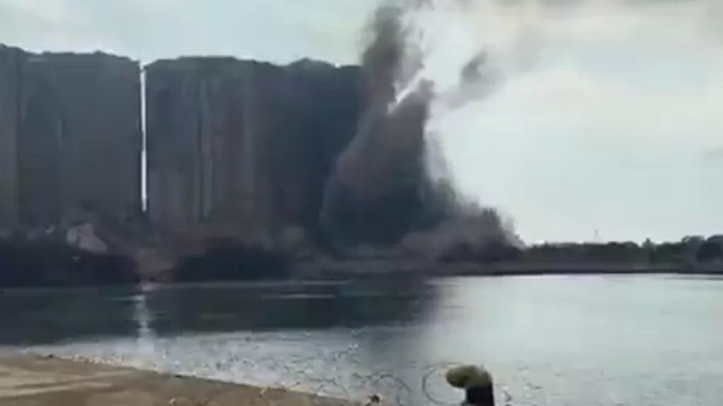 كهرباء لبنان: تأمين التغذية 12 ساعة في المناطق المحيطة للمرفأ...لن نوفر جهداً لمساعدة السكان على تخطي هذا الظرف الصعب