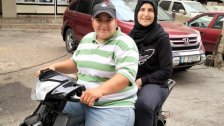 الراكبات ينتظرنها يومياً على طريق المطار... سائقة "الموتو سرفيس" إيناس: "المعيب أن يخجل الإنسان بما يؤمّن له عيشاً كريماً"