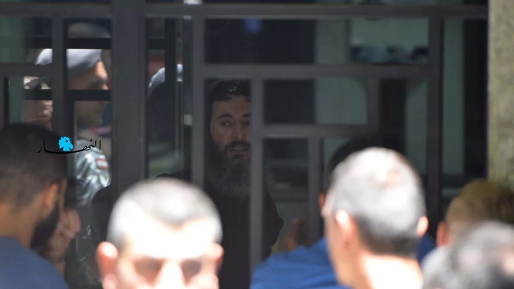 شقيق المودع بسّام الشيخ حسين: أخي مسجون في زنزانة تحت الأرض ويعاني ضيقًا بالتنفّس