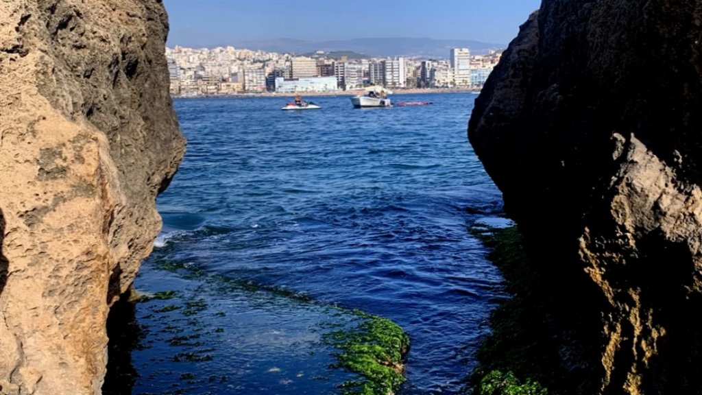 أهالي غرقى &laquo;قارب الموت&raquo; في طرابلس: نفضّل انتشال رفات عائلاتنا ودفنهم بهدوء رفضًا لاستغلال القضية