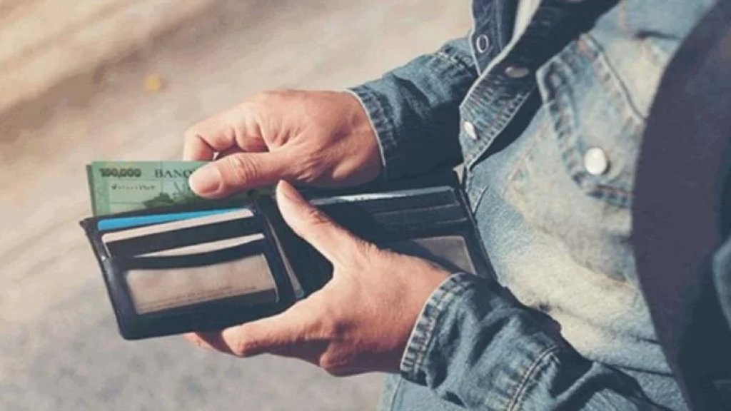 "بالدولار الأميركي وبشكل نقدي وعلى سعر منصة صيرفة".. مصرف لبنان يعلن تحويل كافة رواتب موظفي القطاع العام والمساعدات الاجتماعية!