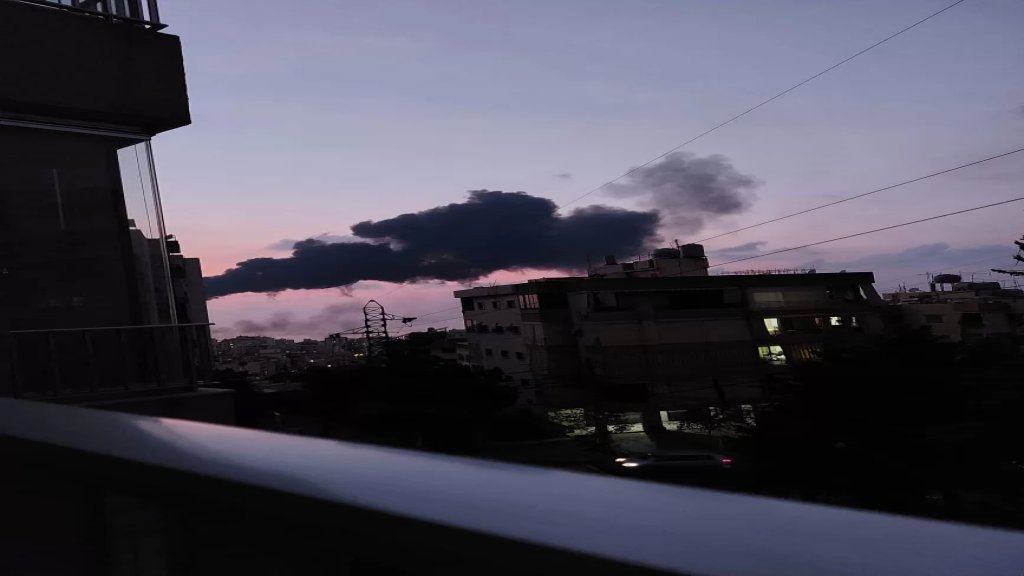 بالصور/ دخان كثيف صادر من ​معمل الزوق