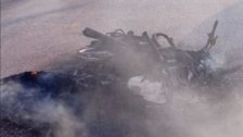 شبان من آل طراف أضرموا النار في دراجة سوري في زحلة رداً على مقتل ابنهم!