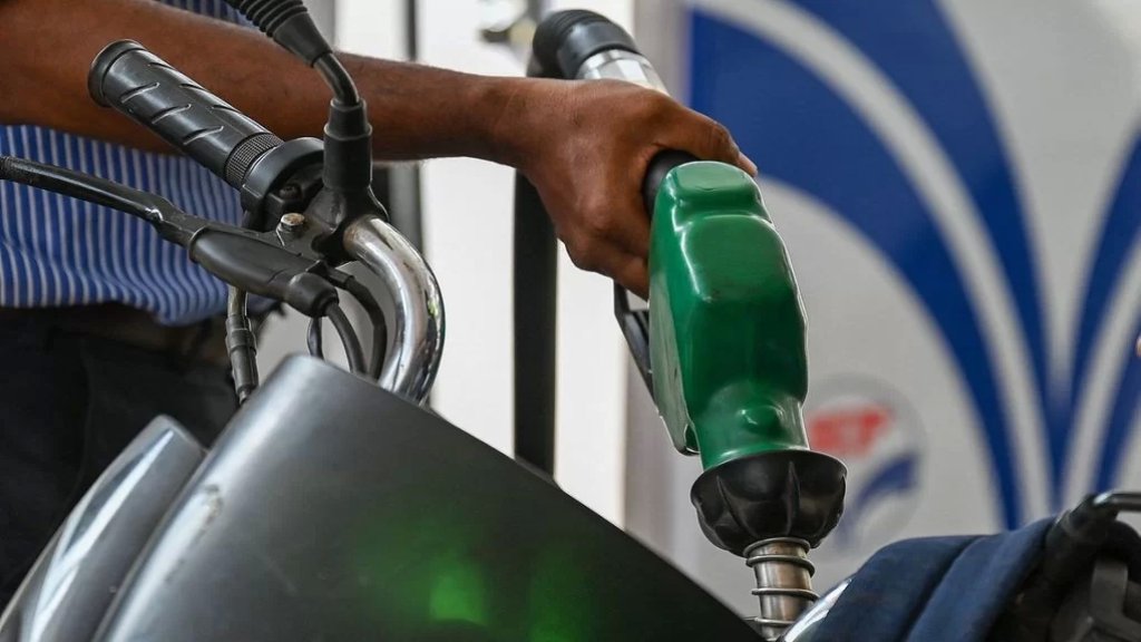 انخفاض سعر البنزين بنوعَيه 16 ألف ليرة والمازوت يرتفع 6 آلاف ليرة
