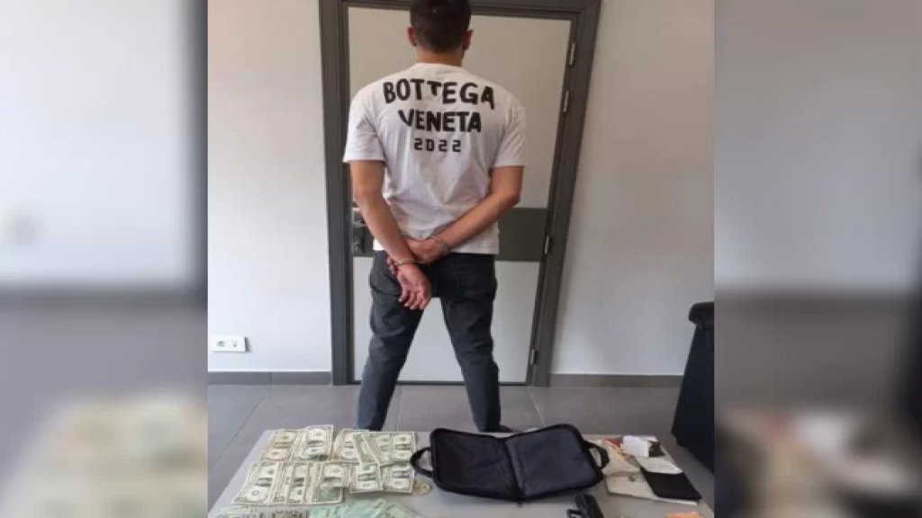 دخل إلى أحد منازل حارة صيدا وسرق أكثر 2000$ ومسدس حربي.. فأوقف بأقل من 3 ساعات!