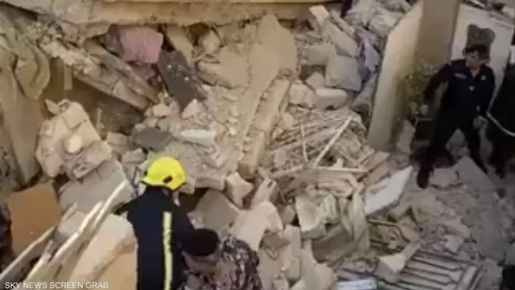 انهيار إحدى العمارات في الأردن.. وفرق الإنقاذ تبحث عن عالقين تحت الأنقاض!