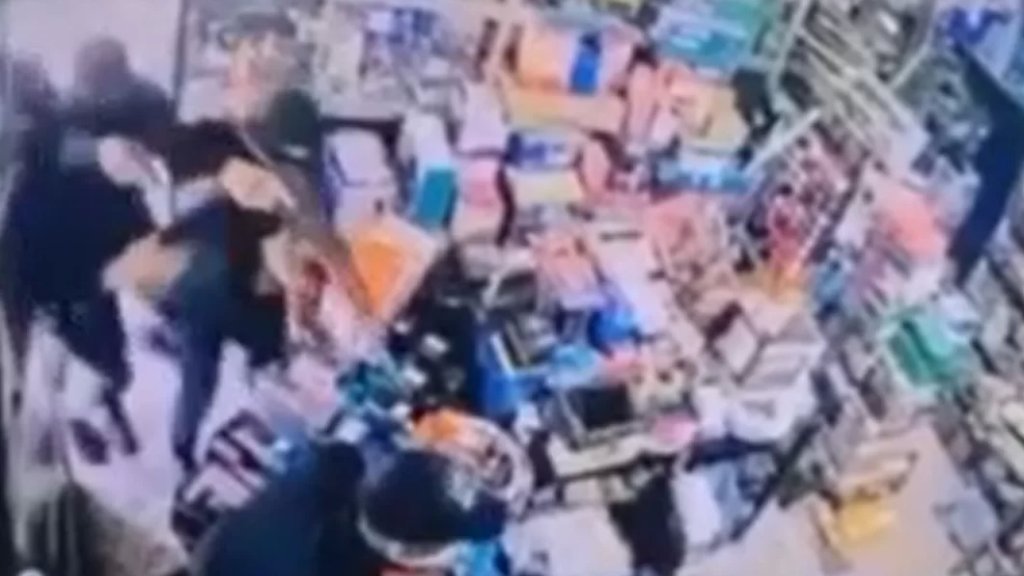 بكمين محكم.. مديرية المخابرات توقف في الهرمل أحد عناصر عصابة مسلحة دخلت إلى محل تجاري قبل شهر وسلبته!