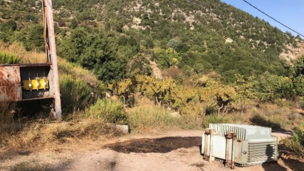 محاولة فاشلة لسرقة خزان كهرباء في بطرماز ـ الضنية... وجدوا صعوبة بحمله ونقله فتركوه وفروا!