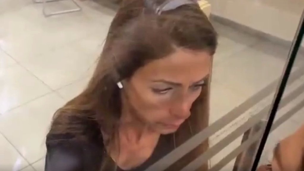 فيديو للنائب سينتيا زرازير داخل بنك بيبلوس فرع أنطلياس