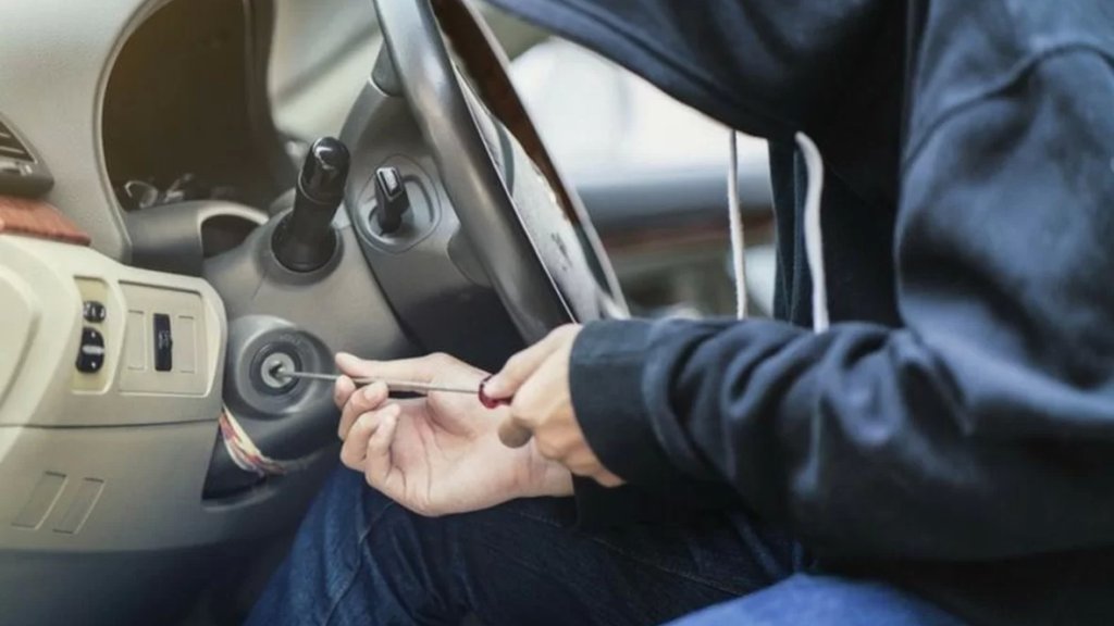 سرقة 3 سيارات ودراجة نارية في زحلة!