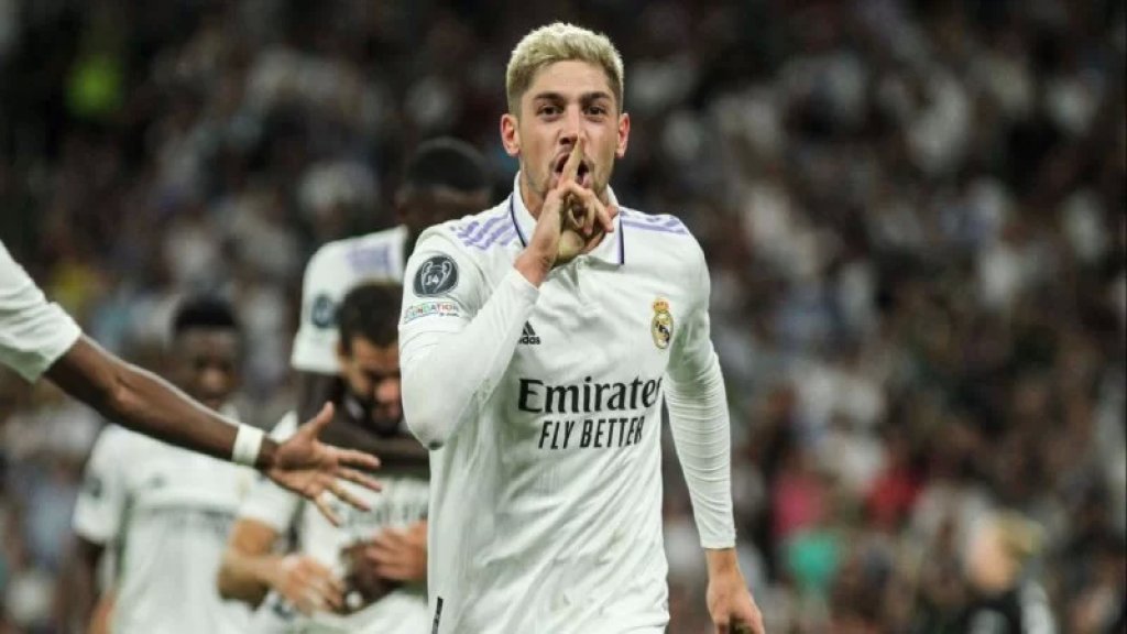 ريال مدريد يهزم برشلونة بثلاثية وينفرد بصدارة "الليغا"