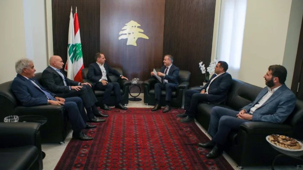 لقاء &laquo;ودّي&raquo; بين الكتائب والتيار في بيت الكتائب: الظرف الاستثنائي الذي يمر به البلد يفرض علينا جميعًا الجلوس سويًا