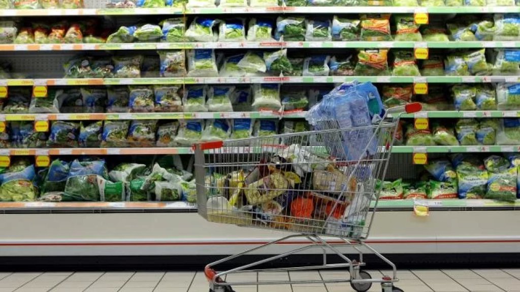 "في حال ثُبت الدولار حتماً سوف تنخفض".. عن أسعار السوبرماركت التي لا يهزها انخفاض الدولار!