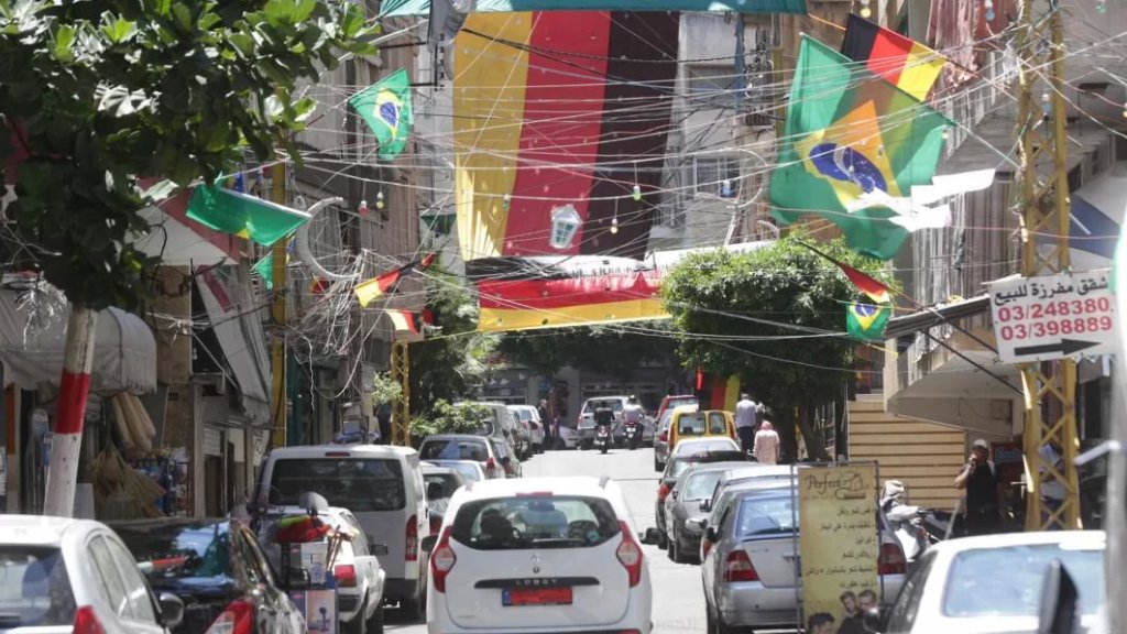 بيروت عشية &quot;كأس العالم الـ22&quot;: عتمةٌ تنتظر ضوءَ ملعبٍ أخضر