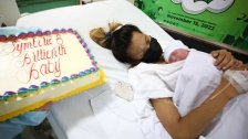 بالصور/ &quot;فينيس&quot; طفلة مولودة في الفلبين رُحب بها على أنها رقم 8 مليار شخص في العالم 