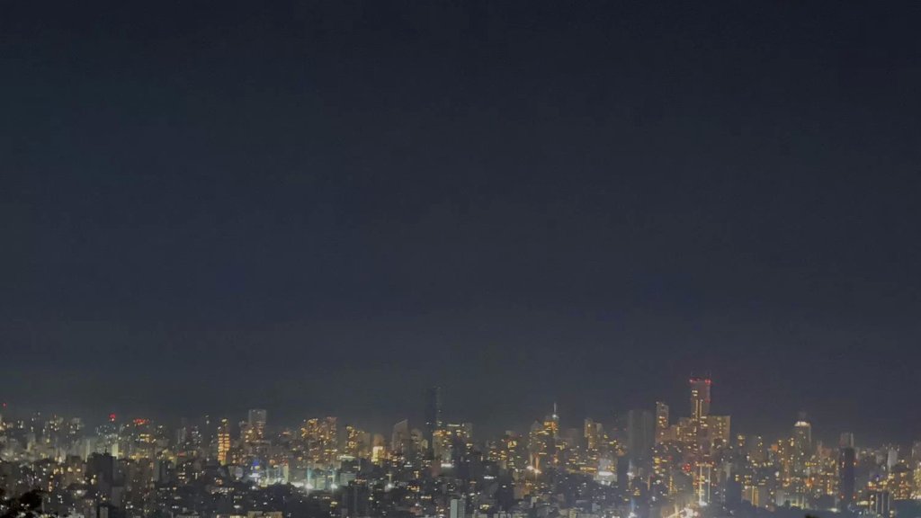 السفير الياباني ينشر صورة للعاصمة بيروت: اعلم ان معظم هذه الاضاءة مصدرها المولدات الكهربائية لكن بيروت ما زالت متلالئة اكثر مما اتوقع