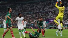 السعودية تودع كأس العالم بعد هزيمتها من المنتخب المكسيكي.. والأخير يرافقها إلى خارج المنافسة!