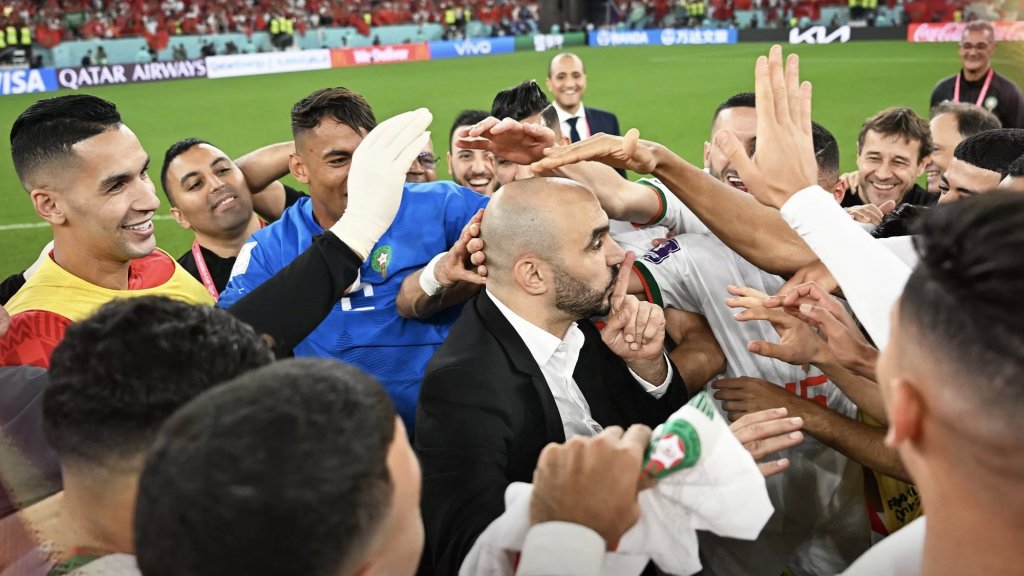 أول تعليق لمدرب منتخب المغرب بعد التأهل التاريخي لثمن نهائي المونديال: هناك تعب كبير وإصابات لكن الروح المعنوية عوّضت