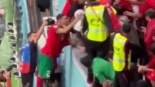 بالفيديو/ النجم المغربي أشرف حكيمي يتوجّه إلى والدته للاحتفال معها بعد الفوز التاريخي