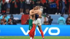 جلاد أساطير المونديال خارجه.. المغرب اقترب من الحلم وهُزم أمام الديوك بنتيجة 2-0!