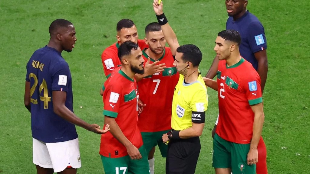 الاتحاد المغربي لكرة القدم يقدم احتجاجاً رسمياً لـ الفيفا على &quot;الظلم التحكيمي&quot; خلال مباراة فرنسا: حُرم المنتخب من ضربتي جزاء واضحتين 
