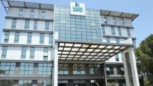 إبن مريضة طعن حارس مستشفى حيرام- صور بخنجر في ظهره ونقابة أصحاب المستشفيات: على المسؤولين التصرف بسرعة وإلا سنقفل أقسام الطوارئ
