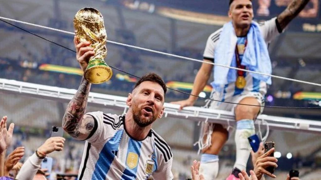 صحيفة "لو باريزيان" الفرنسية: ميسي يتوصل لاتفاق مبدئي مع باريس سان جرمان لتمديد عقده لموسم 2023-2024 على الأقل