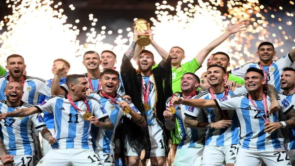 تدعو الفرنسيين إلى "التوقف عن البكاء".. عريضة أرجنتينية تسخر من طلب إعادة نهائي مونديال قطر: أكثر من 300 ألف توقيع خلال ساعات قليلة!