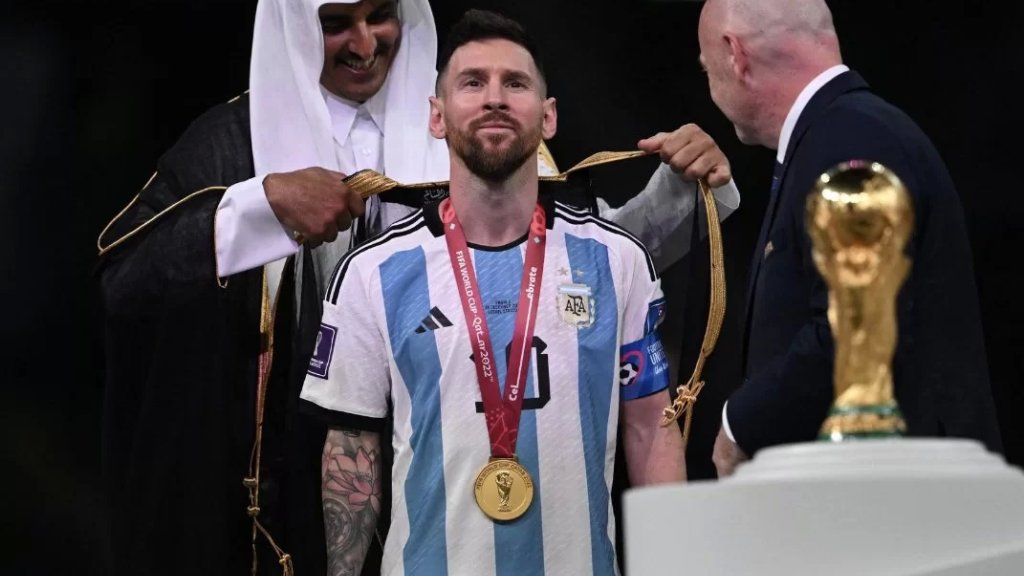 الخارجية القطرية ترد على انتقادات الإعلاميين الأوروبيين لارتداء ميسي "البشت": حالة من السعار انتابتهم وهم يمارسون عقدتهم الاستعلائية على ثقافات العالم 