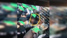 سرق محفظة من جيب أحد المصلين بينما كان يحضر الحذاء عند مدخل المسجد!