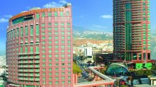 الملياردير الاماراتي خلف الحبتور يعلن اعادة افتتاح فندق الحبتور في لبنان لدعم الاقتصاد اللبناني وتوفير فرص عمل للشباب