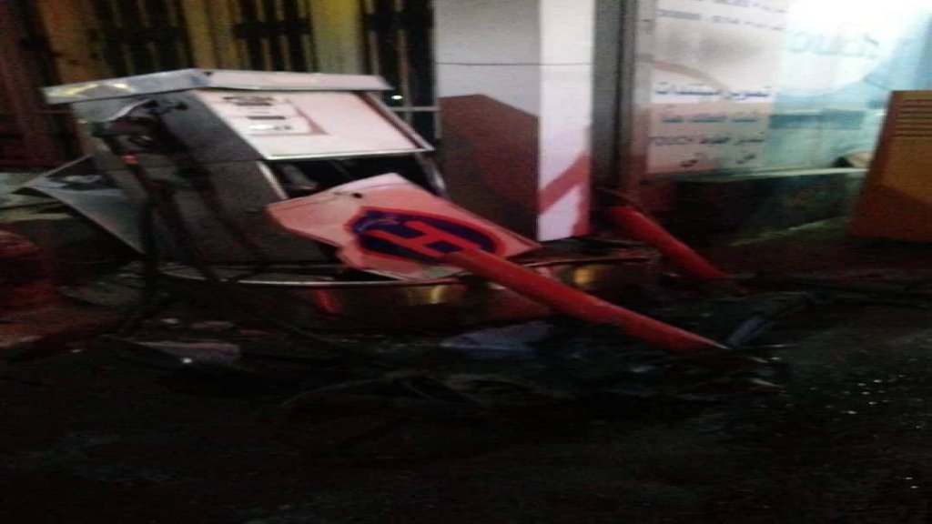 بالصور/ حادث سير داخل محطة هاشم للمحروقات - على اوتوستراد زفتا النبطية