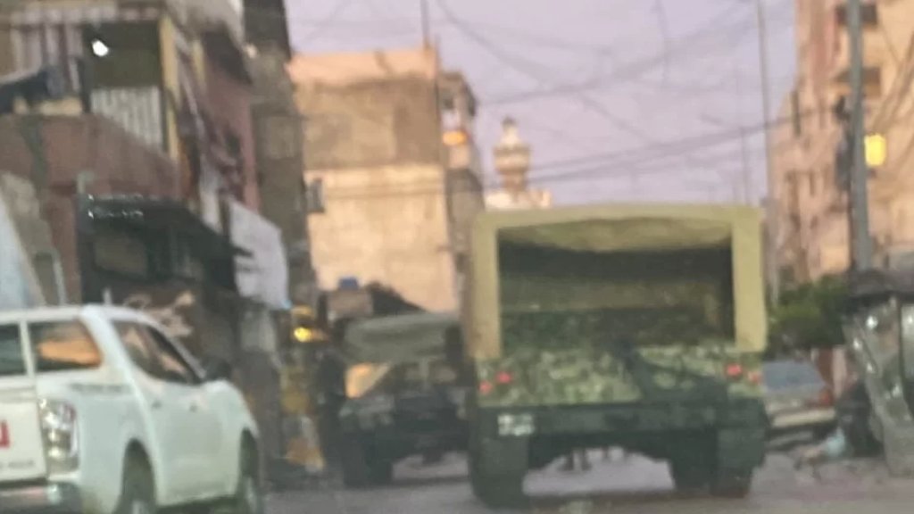الجيش يدهم في حي الجورة في برج البراجنة.. توقيف 7 أشخاص بينهم أحد أخطر تجار المخدرات في المنطقة و4 إصابات بين العسكريين!