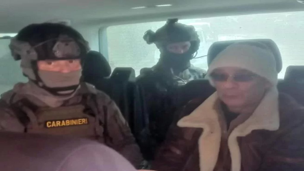 اختفى 30 عاماً.. الشرطة الإيطالية تلقي القبض على رئيس المافيا الإيطالية COSA NOSTRA!