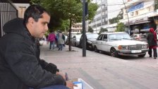 يبيع &quot;القدّاحات&quot; في أحد شوارع صيدا ليكسب قوت عائلته.. عن أحمد الأسمر الذي فَقَدَ بصره لكنه لم يفقد الأمل!