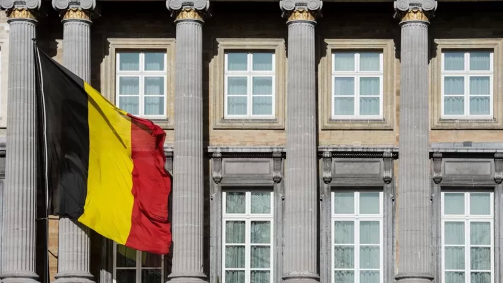 المرصد الأوروبي: البرلمان البلجيكي يصوت غدًا على قرار لفرض العقوبات على كل من تتم مقاضاته بأوروبا بقضايا متعلقة بالفساد وكل من يعيق عمل العدالة في لبنان
