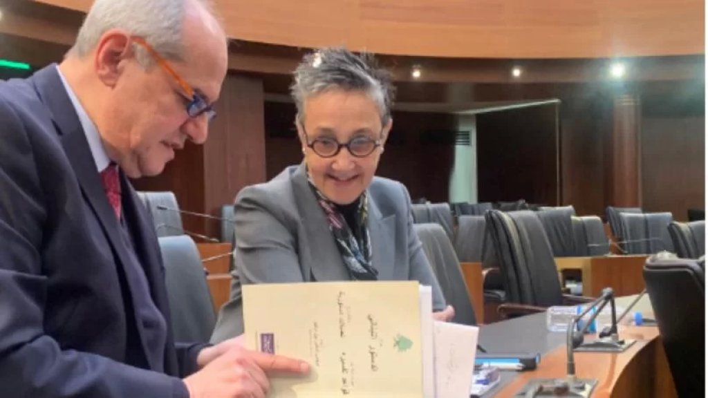  بالصورة/ النائبان ملحم خلف ونجاة صليبا داخل القاعة العامة في مجلس النواب