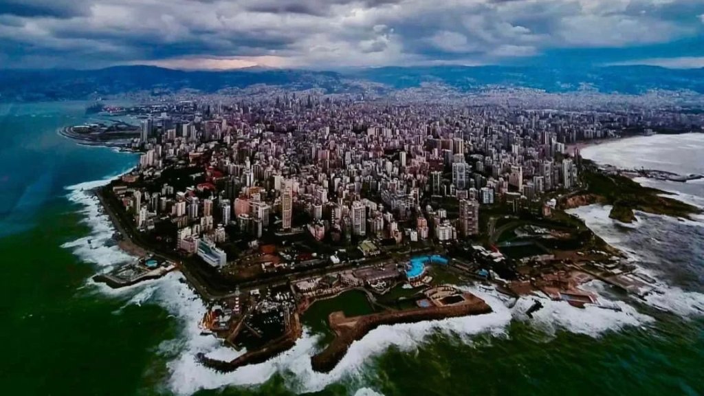 إيطاليا تخفض مستوى تحذير تسونامي ولبنان يستبعد حصولها