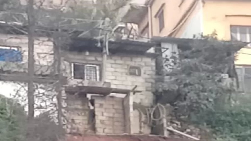 اخلاء مبنى سكني جراء انهيار جزء منه في أبي سمراء - طرابلس