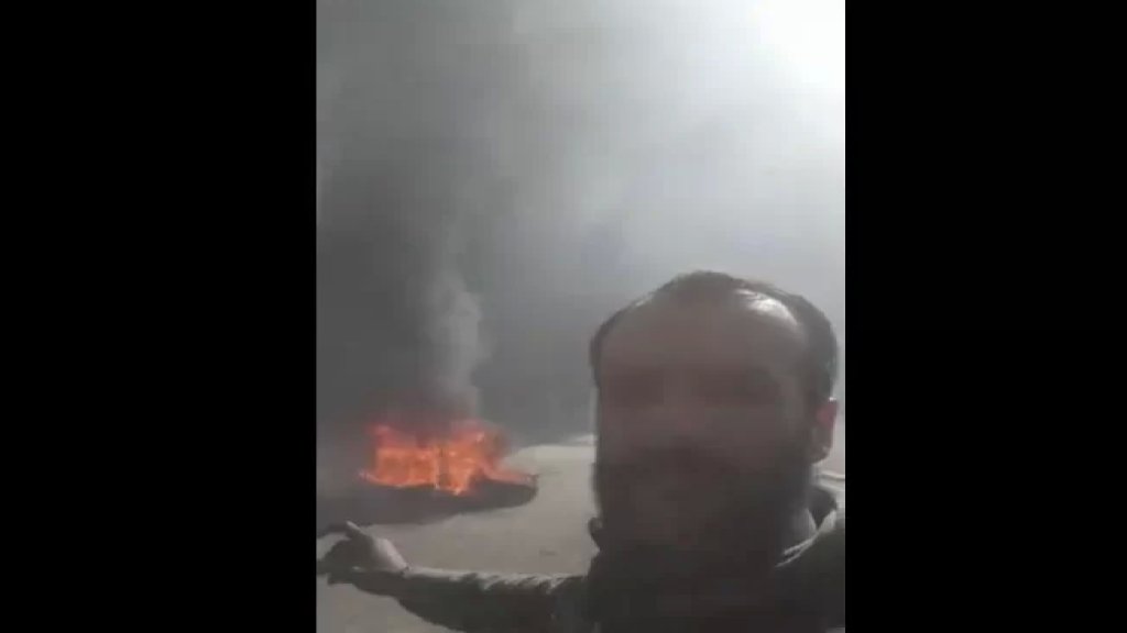 بالفيديو/ اشعال إطارات أمام مصرف لبنان في طرابلس