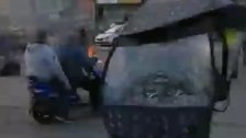 بالفيديو/ محتجون اقفلوا مستديرة ومفترق دوحة عرمون بشامون بالاطارات المشتعلة احتجاجا على التردي المعيشي