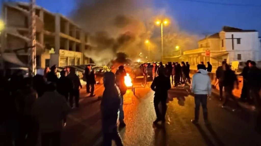 أهالي ابلح قطعوا الطريق العام احتجاجًا على استشهاد أحد عناصر الجيش من أبناء البلدة خلال المداهمات في حورتعلا