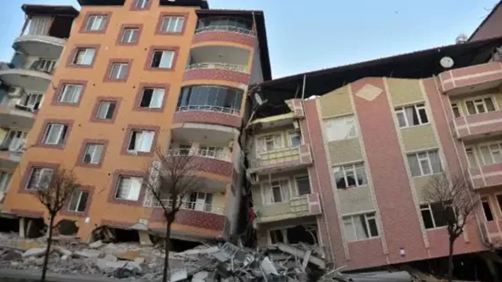 خطر قائم.. مبان ولاية هاتاي التركية تتكئ على بعضها البعض!