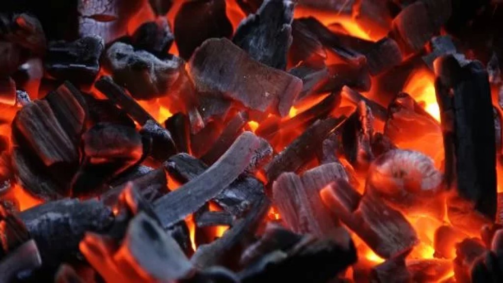 نقل ثلاثة اشخاص إلى مستشفى الهمشري في صيدا جراء إصابتهم بالاختناق بسبب إشعال الفحم