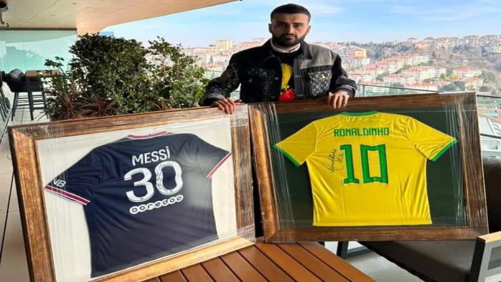 الشيف التركي بوراك يُعلن تمكنه من بيع قميصي ميسي ورونالدينيو بـ63 ألف دولار من أجل التبرع بثمنهما لمساعدة متضرري الزلزال