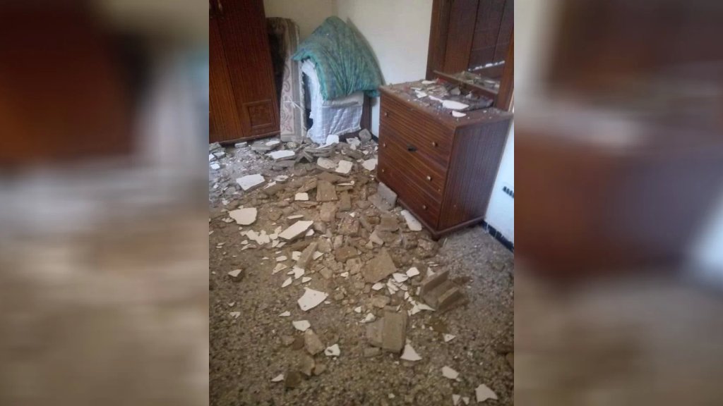 انهيار جزء من سقف منزل في بلدة الدوير النبطية جراء التصدعات الناتجة عن إرتدادات الهزة الأرضية